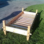 Łóżko drewniane z sosny, wykonane na podstawie zdjęcia. - 